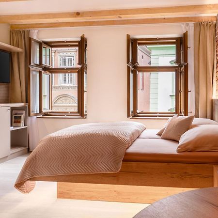 אולומוץ White Wolf Boutique Apartments מראה חיצוני תמונה
