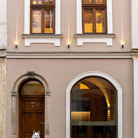 אולומוץ White Wolf Boutique Apartments מראה חיצוני תמונה