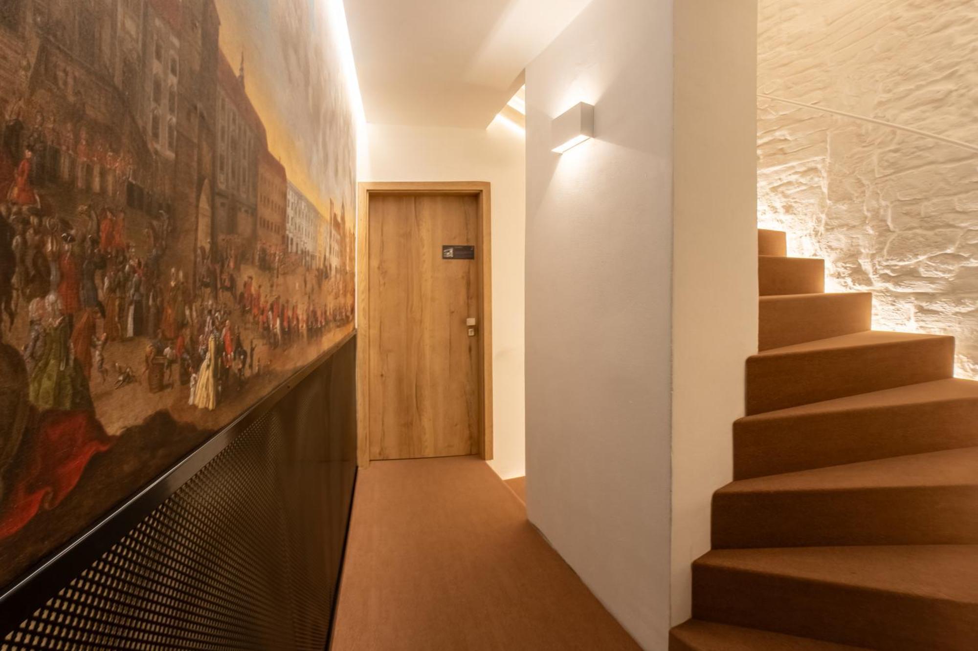 אולומוץ White Wolf Boutique Apartments מראה חיצוני תמונה