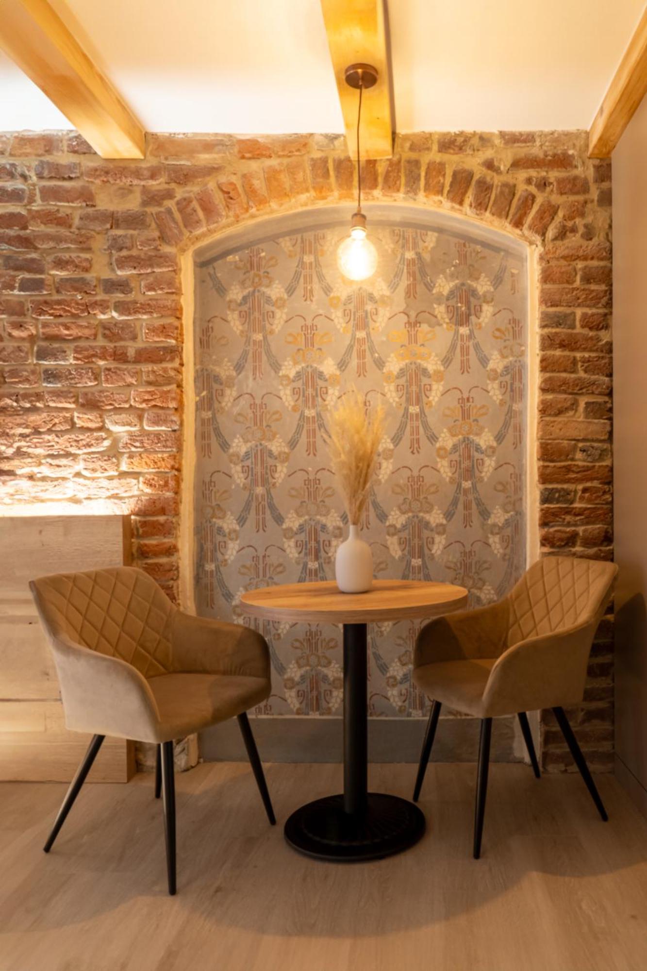 אולומוץ White Wolf Boutique Apartments מראה חיצוני תמונה