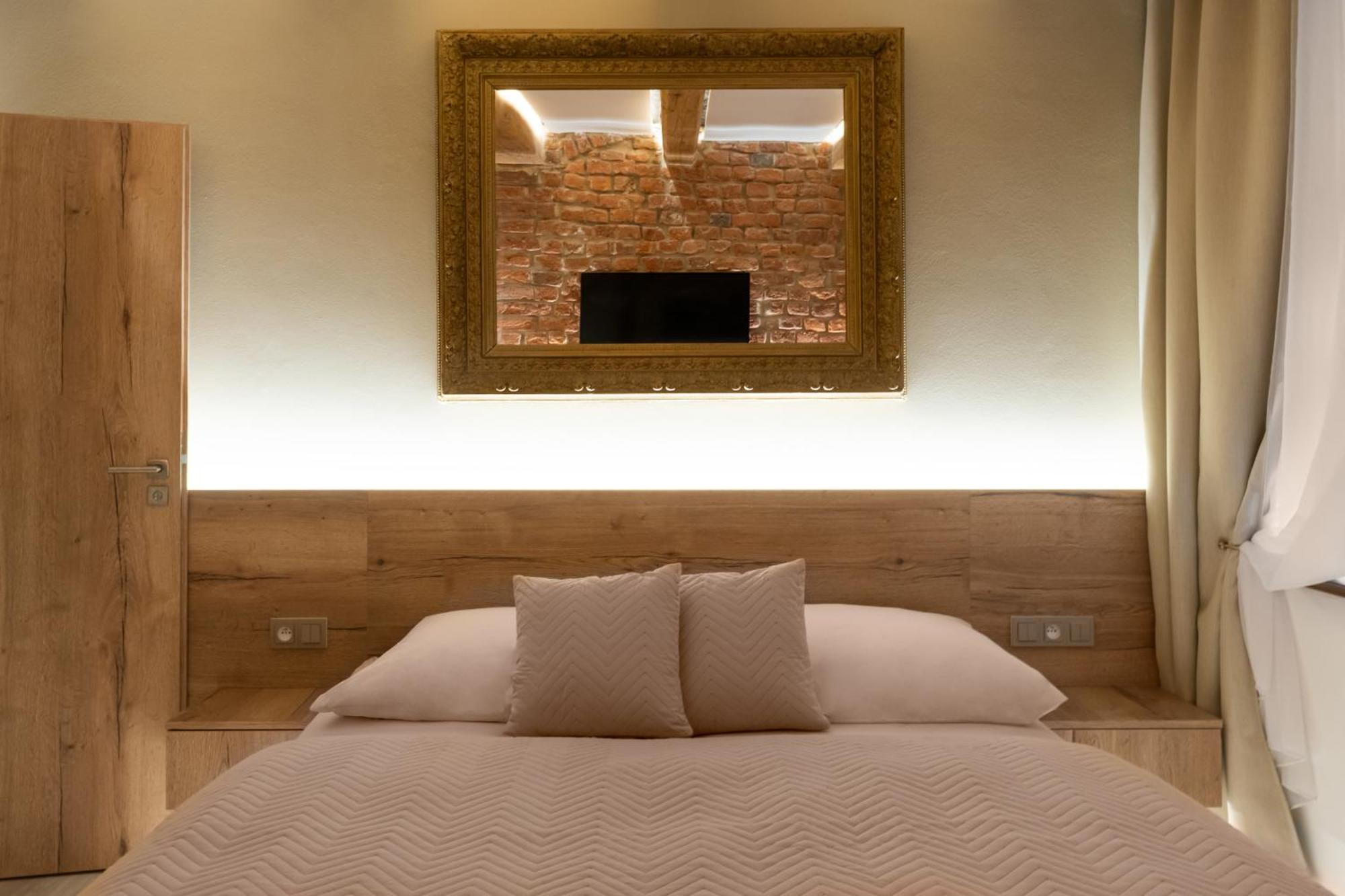 אולומוץ White Wolf Boutique Apartments מראה חיצוני תמונה