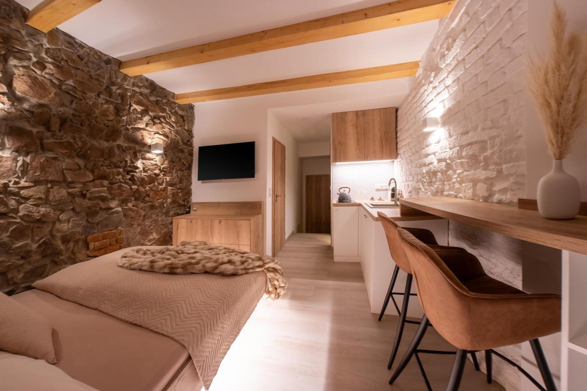 אולומוץ White Wolf Boutique Apartments מראה חיצוני תמונה