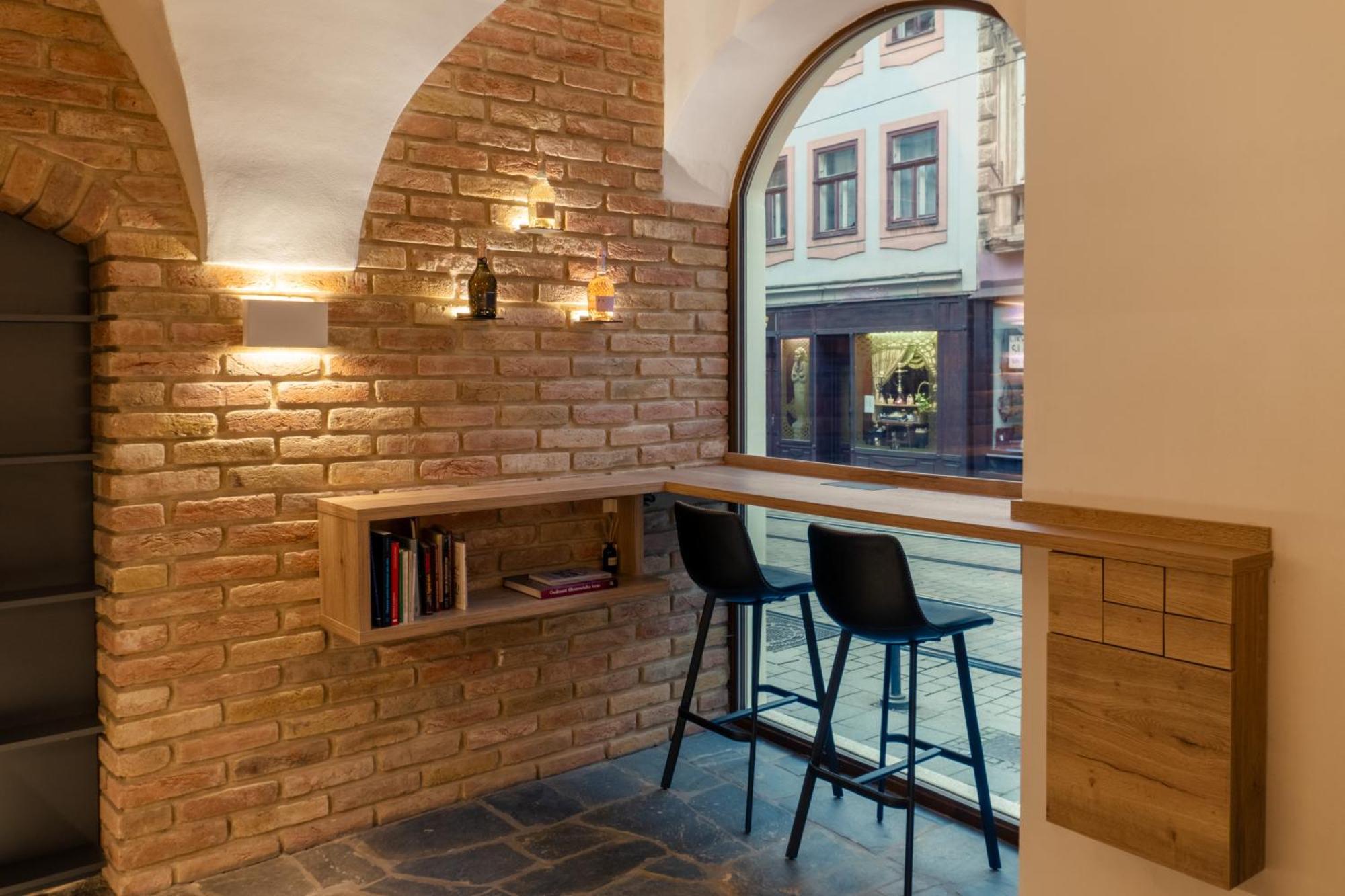 אולומוץ White Wolf Boutique Apartments מראה חיצוני תמונה