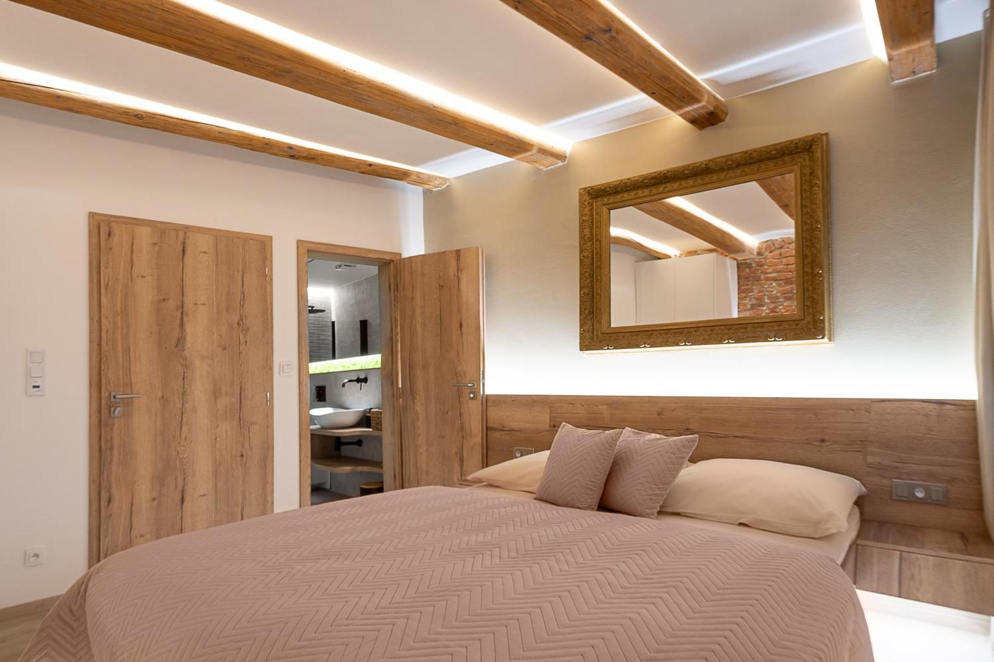 אולומוץ White Wolf Boutique Apartments מראה חיצוני תמונה