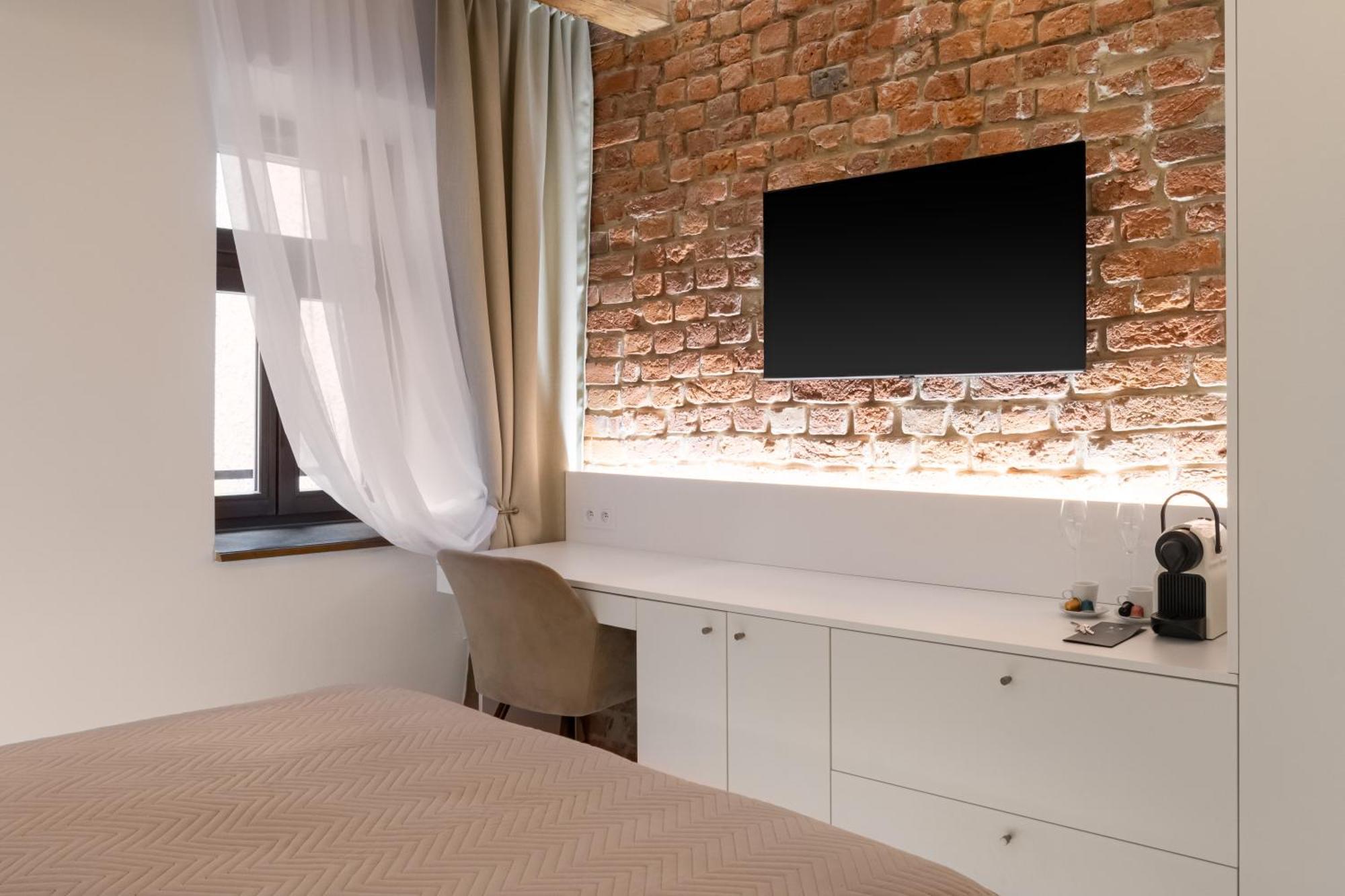 אולומוץ White Wolf Boutique Apartments מראה חיצוני תמונה