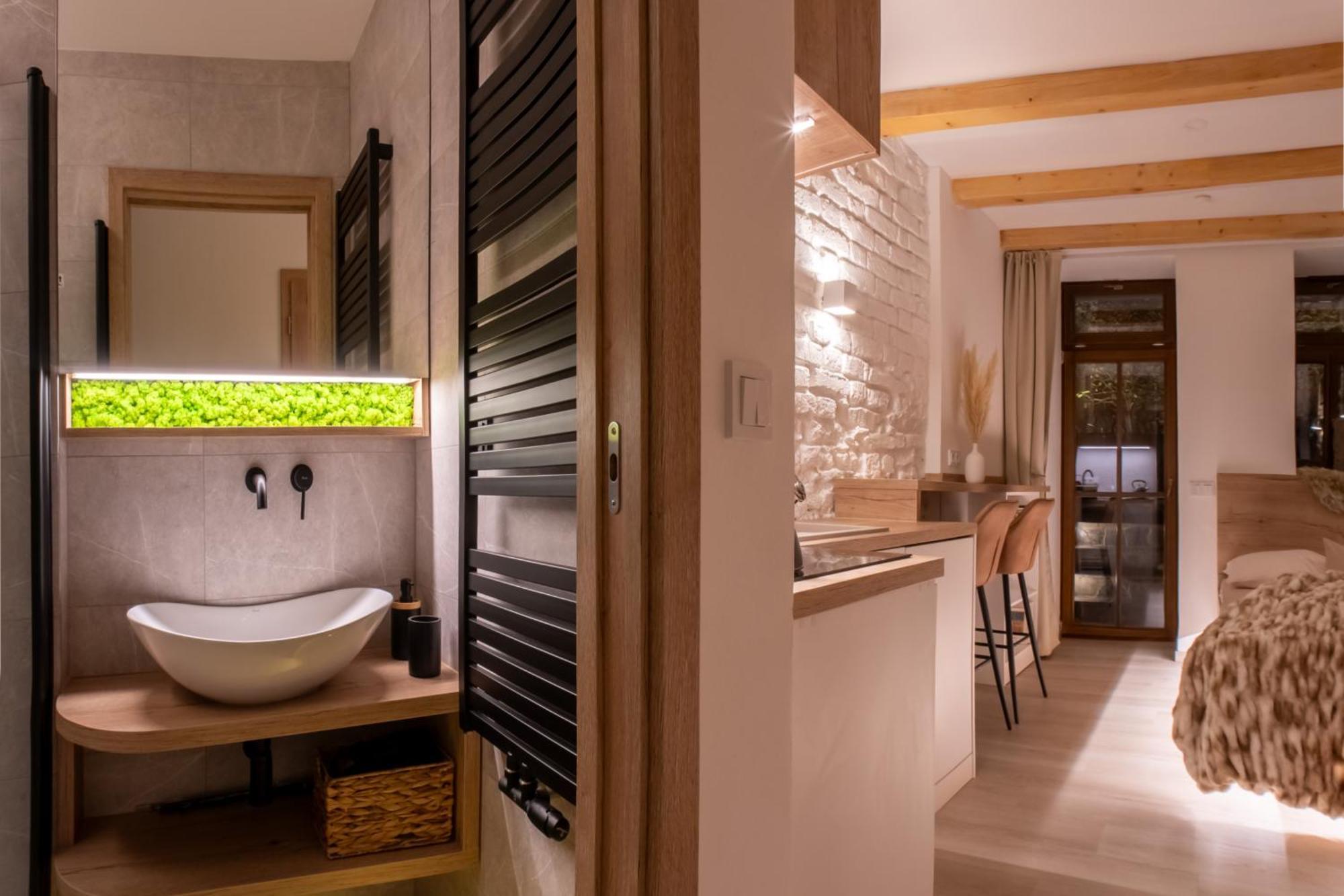 אולומוץ White Wolf Boutique Apartments מראה חיצוני תמונה