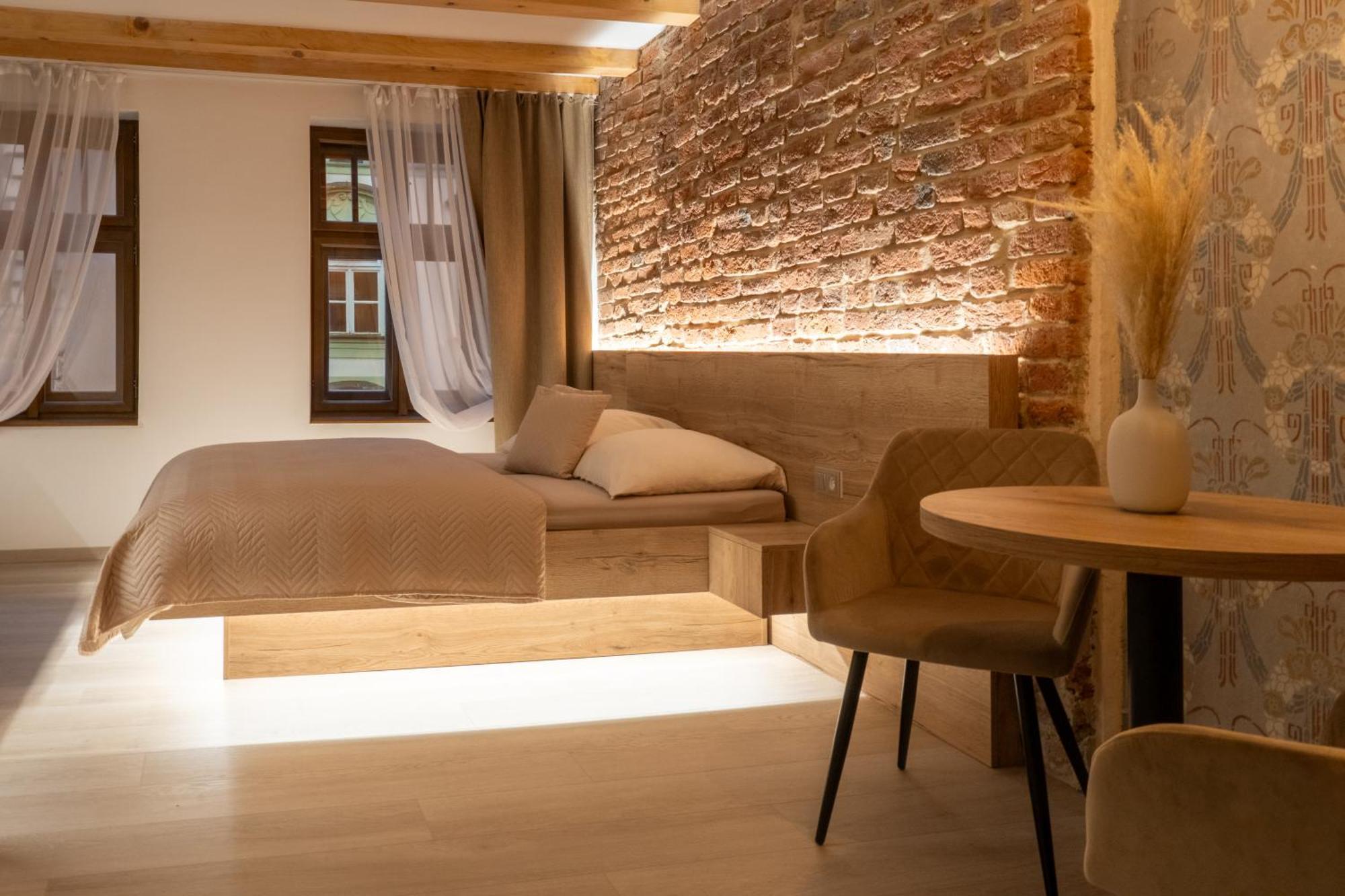 אולומוץ White Wolf Boutique Apartments מראה חיצוני תמונה